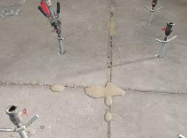 Rozwiązanie problemu nienośnej posadzki pod robota do zakładu obróbki metali